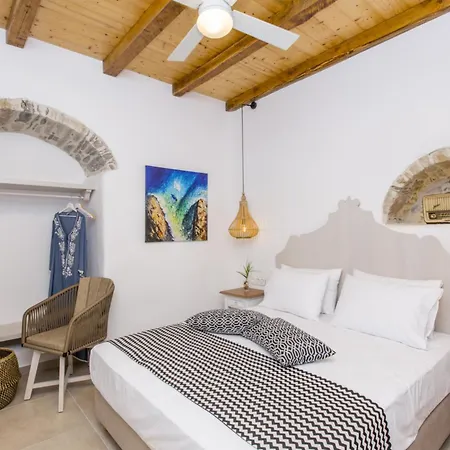 Ep'avlis Boutique * Naxos City