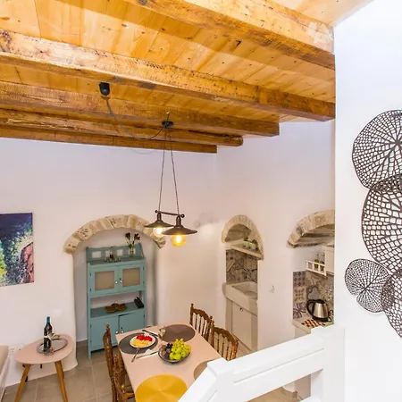 Ep'avlis Boutique Apartment